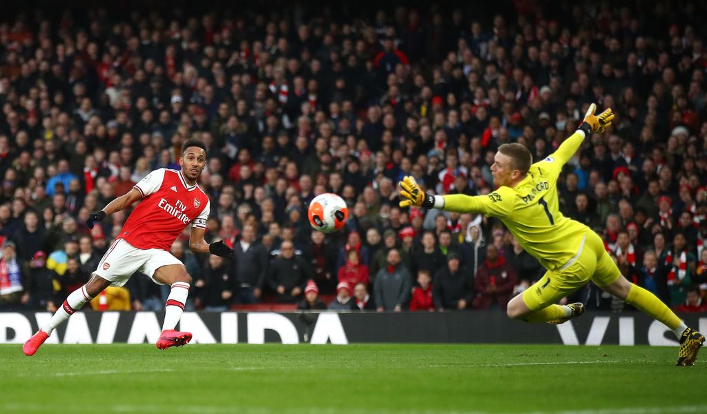 LONDON, ENGLAND - FEBRUARY 23: Pierre-Emerick Aubameyang of Arsenal scores his team's second goal past Jordan Pickford of Everton during the Premier League match between Arsenal FC and Everton FC at Emirates Stadium on February 23, 2020 in London, United Kingdom. (Photo by Julian Finney/Getty Images)