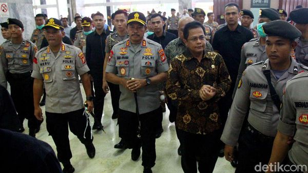 Kapolda Metro Tinjau Gedung DPR Usai Diselimuti Asap Pekat