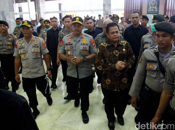 Kapolda Metro Tinjau Gedung DPR Usai Diselimuti Asap Pekat