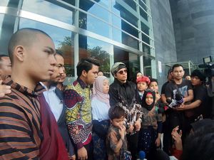 Digugat Rp 9,5 M, Gen Halilintar Pastikan Tak Ambil Untung dari Cover Lagi Syantik Digugat Rp 9,5 M, Gen Halilintar Pastikan Tak Ambil Untung dari Cover Lagi Syantik
