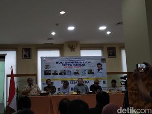 Rocky Gerung: Omnibus Law Manjakan Investor