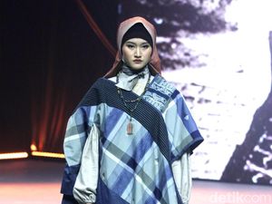 8 Busana Sarung Kekinian karya Deden Siswanto di MUFFEST 2020