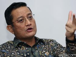 Stiker Bupati Klaten di Hand Sanitizer Kemsos, Ini Kata Mensos Stiker Bupati Klaten di Hand Sanitizer Kemsos, Ini Kata Mensos