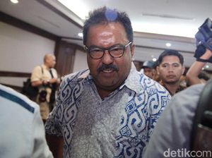 Rano Karno Bantah Terima Uang di Sidang Wawan