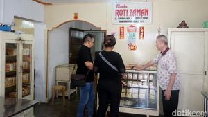 Foto: Toko Roti yang Tak Lekang Dimakan Zaman