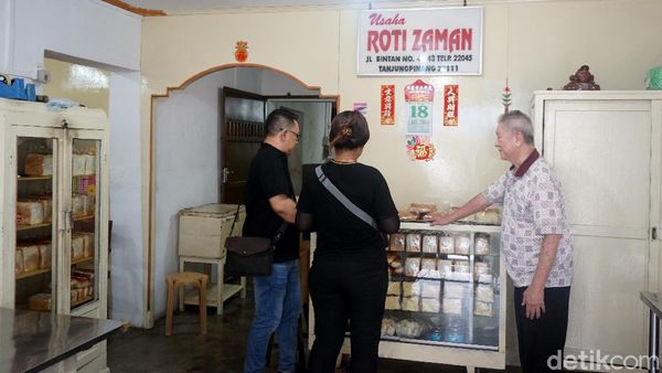 Foto: Toko Roti yang Tak Lekang Dimakan Zaman