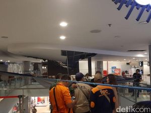 Diterjang Hujan Deras, Plafon Malioboro Mall Yogya Ambrol Diterjang Hujan Deras, Plafon Malioboro Mall Yogya Ambrol