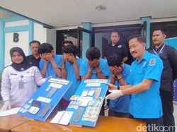 BNNK Surabaya Ringkus 4 Pengedar dan Amankan 116 Gram Sabu