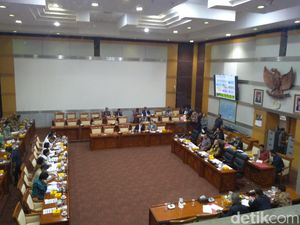 Menkominfo Raker Bareng Komisi I Bahas RUU Perlindungan Data Pribadi Menkominfo Raker Bareng Komisi I Bahas RUU Perlindungan Data Pribadi
