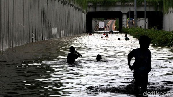 Terowongan Kemayoran Dekat Basarnas bak Waterpark