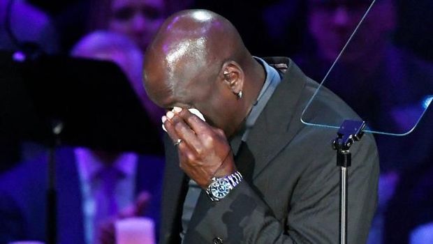Michael Jordan menangis