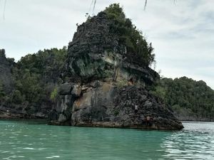 Misool yang Cantik, Bak Gadis Sedang Berdandan