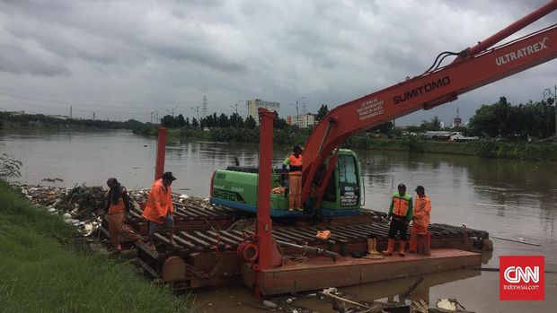 BKT Hampir Meluap, Penyaring Sampah Putus