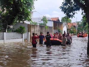 Kompleks Polri Pondok Karya Terendam Banjir 60 Cm, Akses Terputus Kompleks Polri Pondok Karya Terendam Banjir 60 Cm, Akses Terputus