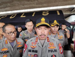 Kapolda Metro: 29 Polisi Terluka-25 Halte TransJ Dibakar Akibat Demo Ricuh