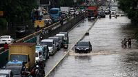 Catat! Ini Bukan Sungai, Ini Jalan Gunung Sahari
