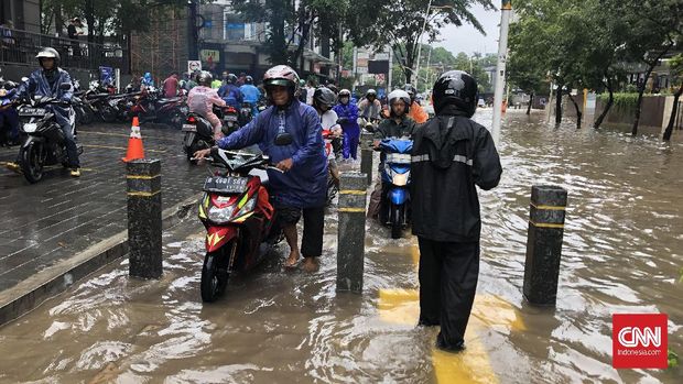 Daftar 30 Jalan yang Masih Tergenang Banjir Hingga Sore Ini