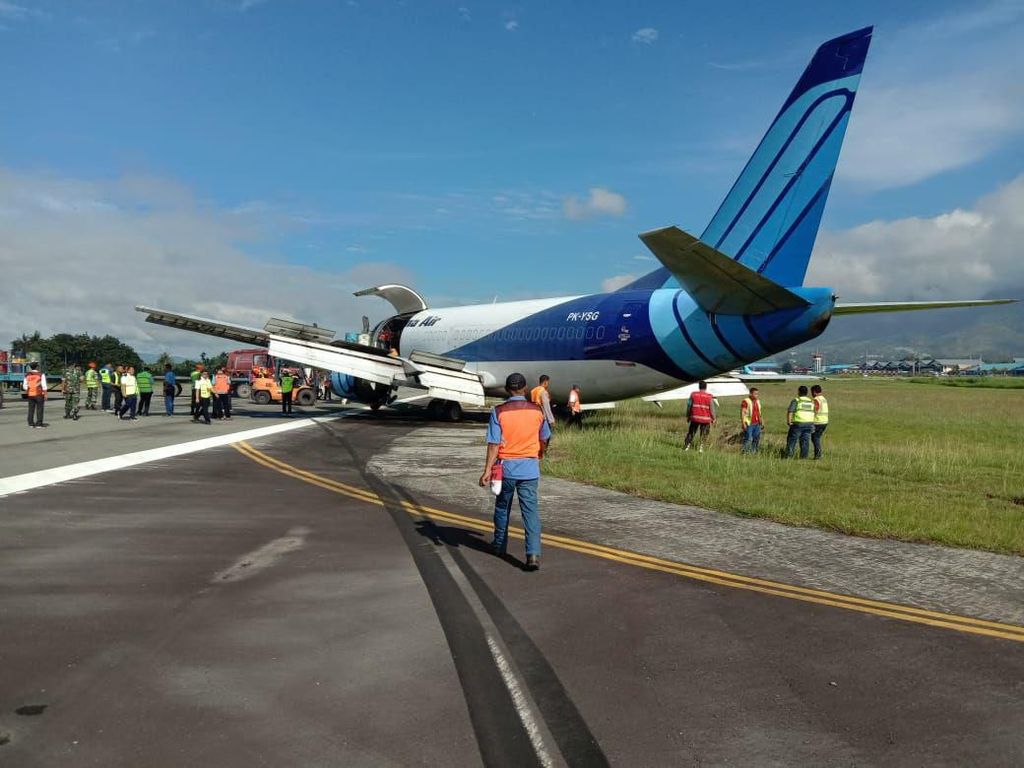 Pesawat Kargo Trigana Air Tergelincir di Bandara Sentani, Jayapura Pesawat Kargo Trigana Air Tergelincir di Bandara Sentani, Jayapura