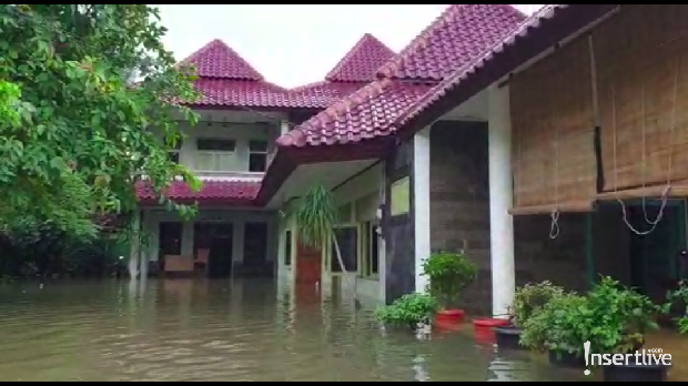 Tinggal di Kawasan Rawan Banjir, Roy Marten Enggan Pindah Rumah