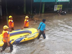 Kali Angke Meluap, Ciledug Indah Tangerang Banjir