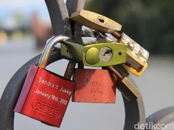 Gerbang Kantor DPRD OKU Digembok OTK!