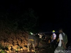 Akses Jalur Penghubung Cianjur-Bandung Tertimbun Longsor