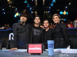 Momen Bahagia Maia dan Ahmad Dhani Kembali Sepanggung