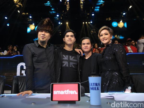 Bikin Anak Happy! Maia Estianty dan Ahmad Dhani Satu Panggung