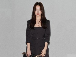 Song Hye Kyo Anggun Berbusana Hitam di Milan Fashion Week
