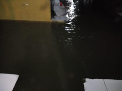 Tebet Jakarta Selatan Banjir, Hujan Deras Masih Terus Turun
