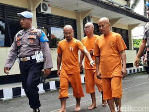 Tersangka Tragedi Susur Sungai SMPN 1 Turi Menangis Minta Maaf Tersangka Tragedi Susur Sungai SMPN 1 Turi Menangis Minta Maaf