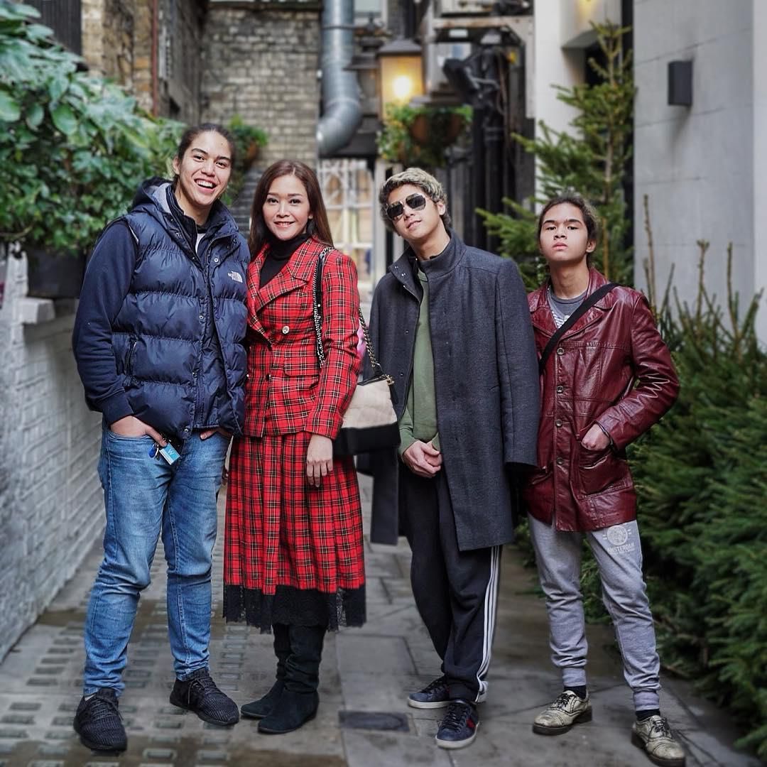 Maia Estianty bersama Al, El, Dul