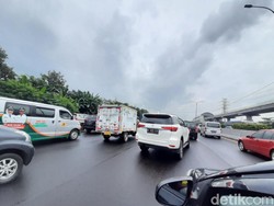 Tol Jagorawi arah Jakarta Macet Parah, Kecepatan Kurang dari 5 Km/Jam