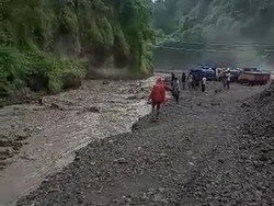 Sempat Terjebak Lahar Hujan Gunung Kelud, 25 Penambang Pasir Selamat