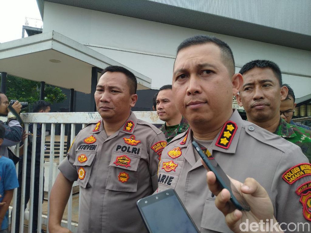 AEON Jakarta Garden City Diserang Warga, Polisi: Ada Miskomunikasi AEON Jakarta Garden City Diserang Warga, Polisi: Ada Miskomunikasi