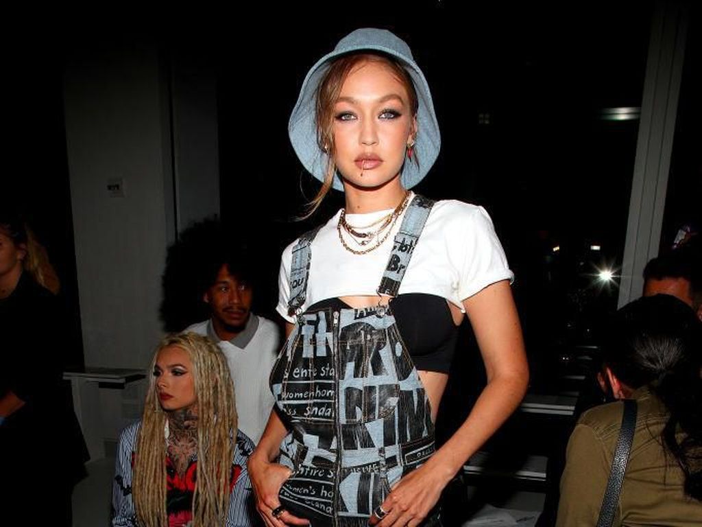 Gigi Hadid ungkap Trik Berbusana untuk Tutupi Kehamilan yang Makin Besar Gigi Hadid ungkap Trik Berbusana untuk Tutupi Kehamilan yang Makin Besar