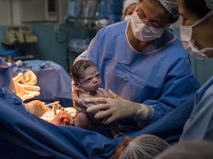 Viral Foto Bayi Langsung Pasang Muka Cemberut Saat Baru Dilahirkan Viral Foto Bayi Langsung Pasang Muka Cemberut Saat Baru Dilahirkan
