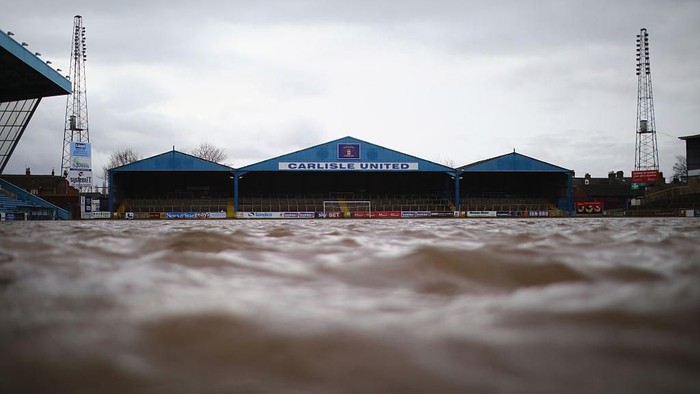 CARLISLE, UNITED KINGDOM - DECEMBER 09:  The pitch at Carlisle Football Club is still partly submerged after flooding created by Storm Desmond on December 9, 2015 in Carlisle, United Kingdom. Contractors and utilities workers are now working towards getting people back in their homes as forecasters predict another 12 hours of rain, although the effects will not be as severe as last weekend.  (Photo by Christopher Furlong/Getty Images)