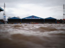 Kisah-kisah Unik Saat Lapangan Sepakbola Tergenang dan Kebanjiran