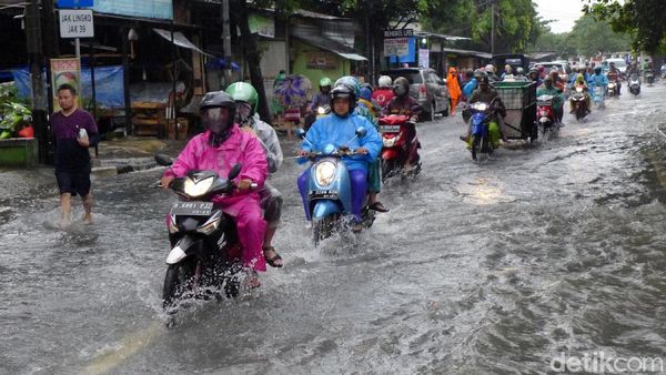 Jalan Pondok Kopi Ujung Tergenang 30 Cm