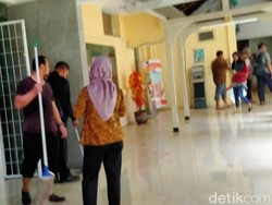 Genangan Banjir Surut, RSCM Bersih-bersih