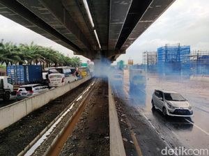 Potret Kemacetan di Tol Jakarta Cikampek Akibat Banjir
