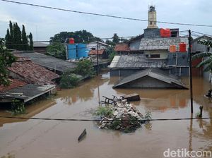 Kondisi Terkini Banjir di Cipinang Melayu Kondisi Terkini Banjir di Cipinang Melayu