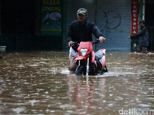Banjir Kembali Rendam Perumahan Pondok Gede Permai