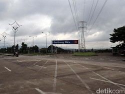 Area parkirnya lowong, karena minim acara di stadion yang dipakai untuk perhelatan PON Jawa Barat itu. (Foto: detikcom/Wisma Putra)