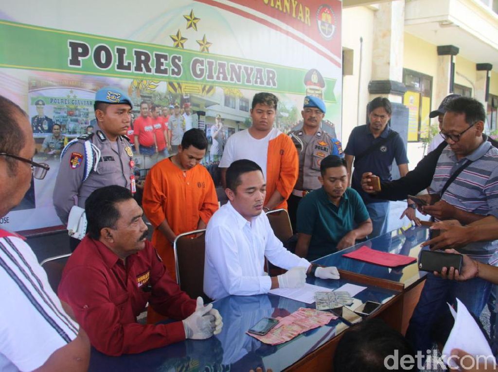 Tipu Turis Argentina, Money Changer Nakal di Ubud Bali Disegel Polisi Tipu Turis Argentina, Money Changer Nakal di Ubud Bali Disegel Polisi