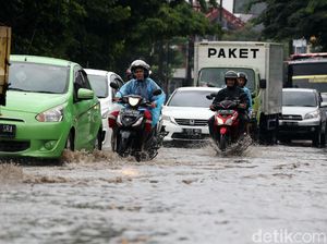 379 Sekolah di Bekasi Terdampak Banjir, Kegiatan Belajar Tetap Berjalan