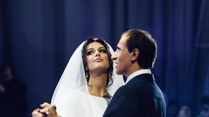 Eks Istri Sultan Malaysia Foto Bareng Ayahnya, Malah Dikira Nikah Lagi