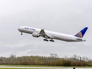 Cengkeram Kaki Wanita Sampai Memar di Pesawat, Langsung Disambut Polisi di Darat