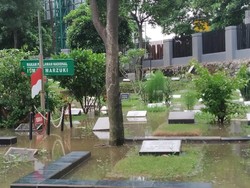 Makam Ismail Marzuki di TPU Karet Bivak Ikut Terendam Banjir